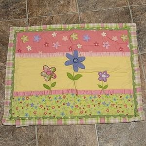 Bundle of two pillow shams